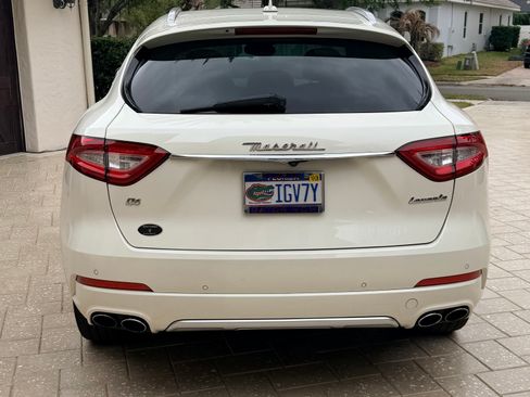 Used 2020 Maserati Levante GranLusso AWD/4WD image 6