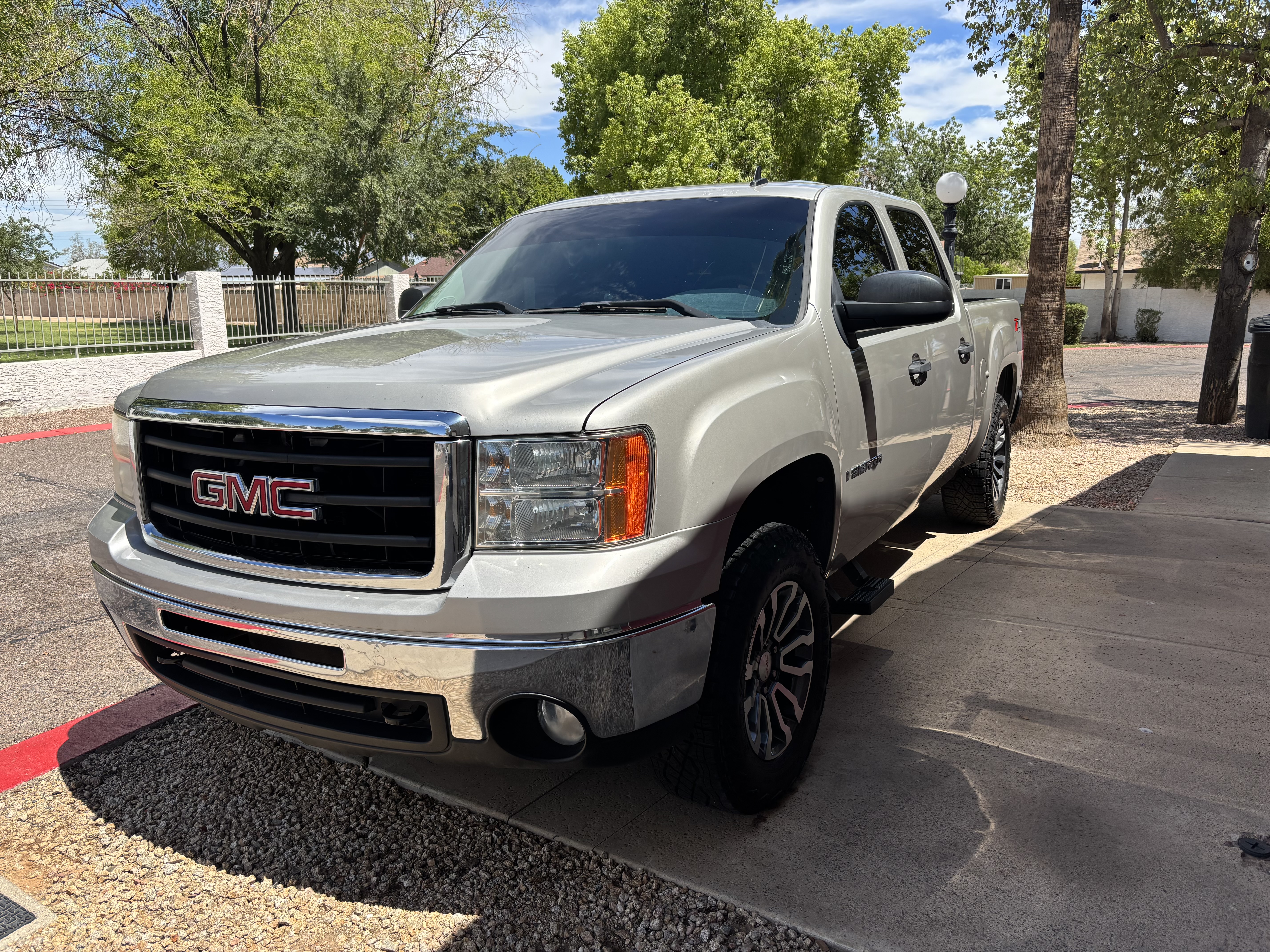 Used 2009 GMC Sierra 1500 SLE w/ Power Pack Plus AWD/4WD image 12