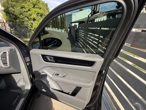 Used 2021 Porsche Cayenne Sport Utility 4D image 28