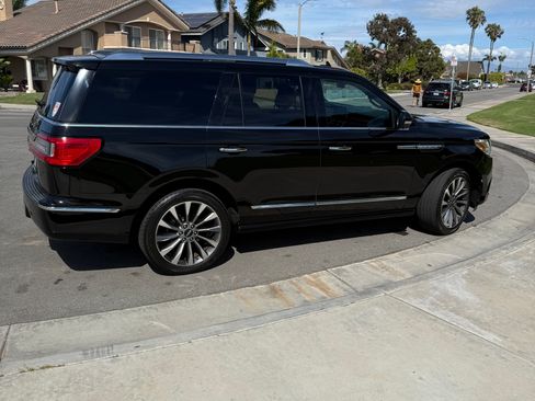 Used 2018 Lincoln Navigator Select image 10