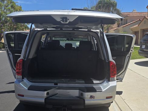 Used 2015 Nissan Armada SV RWD image 8