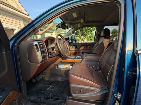 Used 2018 Chevrolet Silverado 2500 High Country AWD/4WD image 4