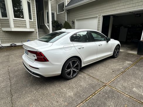 Used 2024 Volvo S60 B5 Core image 10