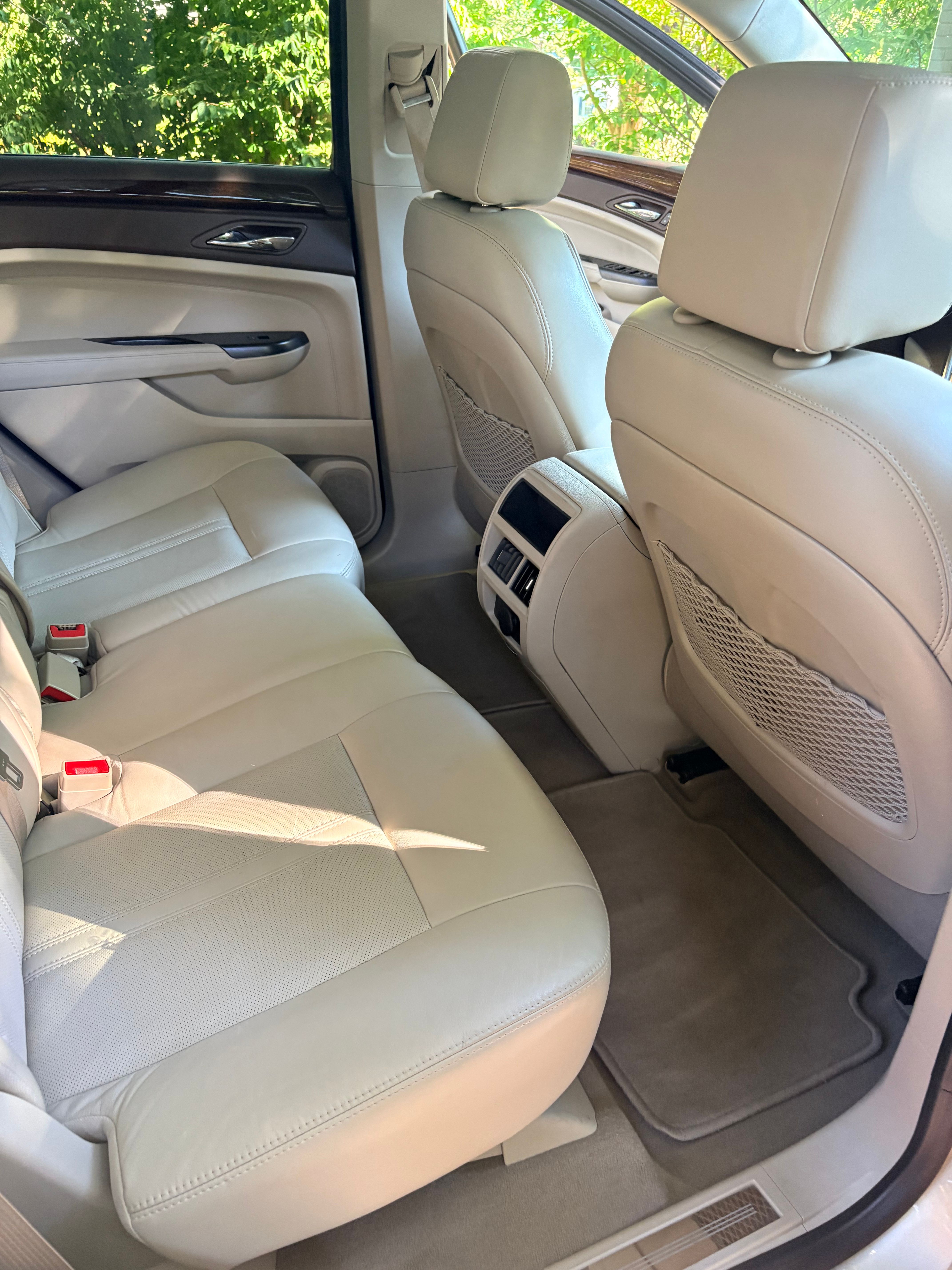 Used 2013 Cadillac SRX Luxury w/ Driver Awareness Package FWD image 8
