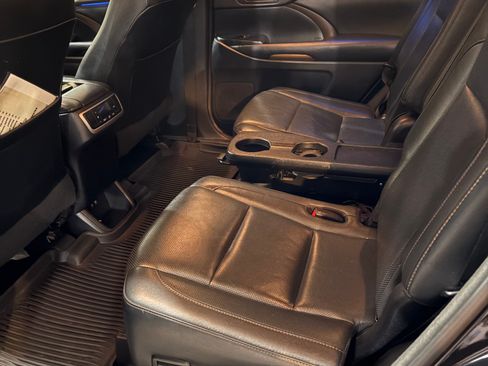 Used 2018 Toyota Highlander Limited image 9