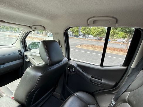 Used 2012 Nissan Xterra PRO-4X w/ Pro-4x Leather Pkg AWD/4WD image 8