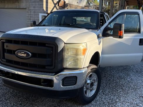 Used 2015 Ford F250 XL w/ Power Equipment Group image 4