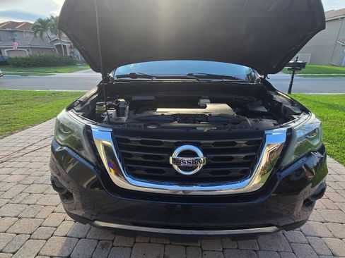 Used 2020 Nissan Pathfinder Platinum FWD image 4