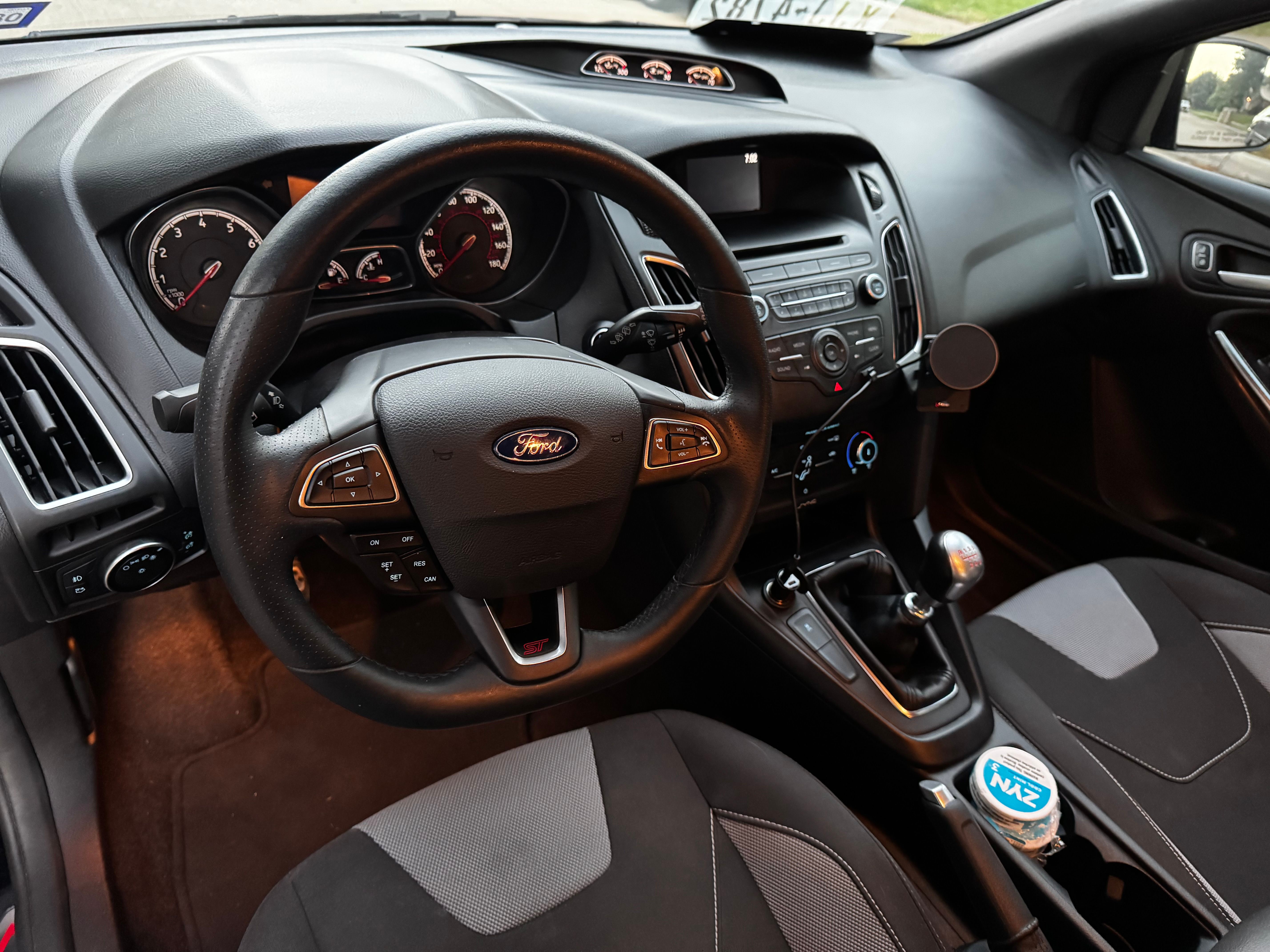 Used 2017 Ford Focus ST FWD image 9
