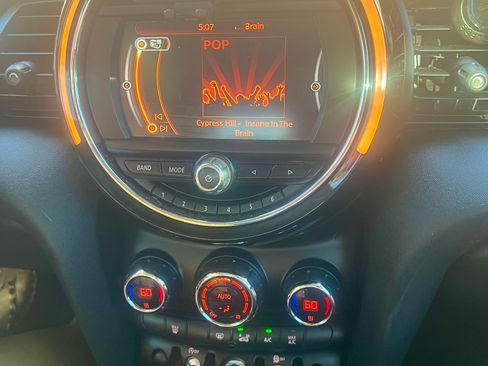 Used 2017 MINI Cooper S image 8