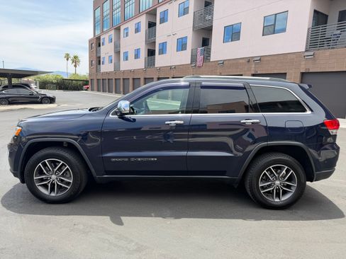 Used 2018 Jeep Grand Cherokee Limited AWD/4WD image 4
