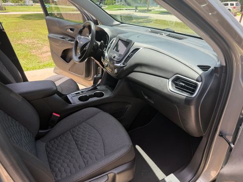 Used 2019 Chevrolet Equinox LT FWD image 5