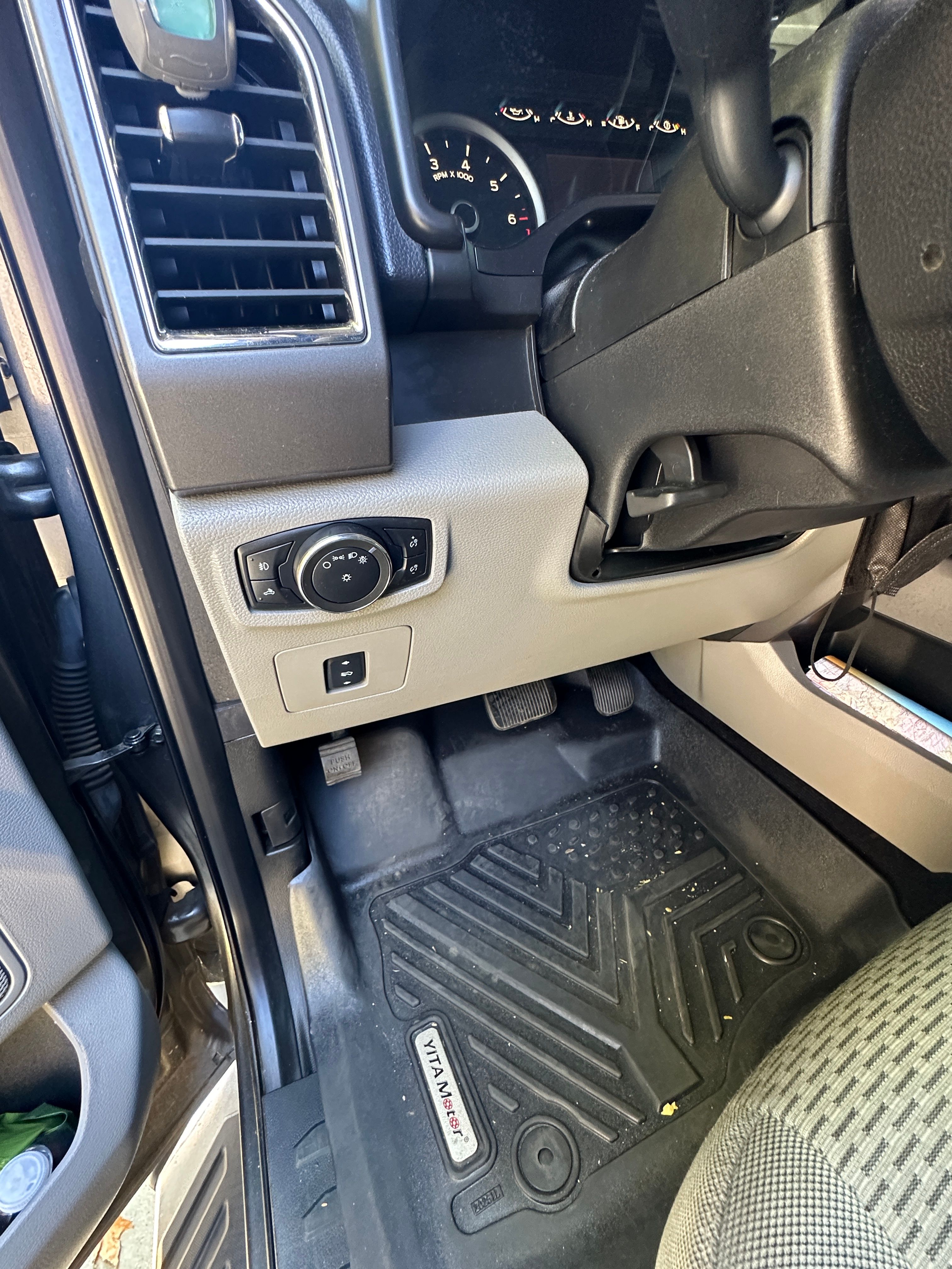 Used 2015 Ford F150 XLT w/ Equipment Group 301A Mid AWD/4WD image 5