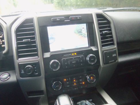 Used 2019 Ford F150 Lariat image 8