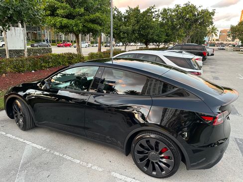 Used 2022 Tesla Model Y Performance image 2