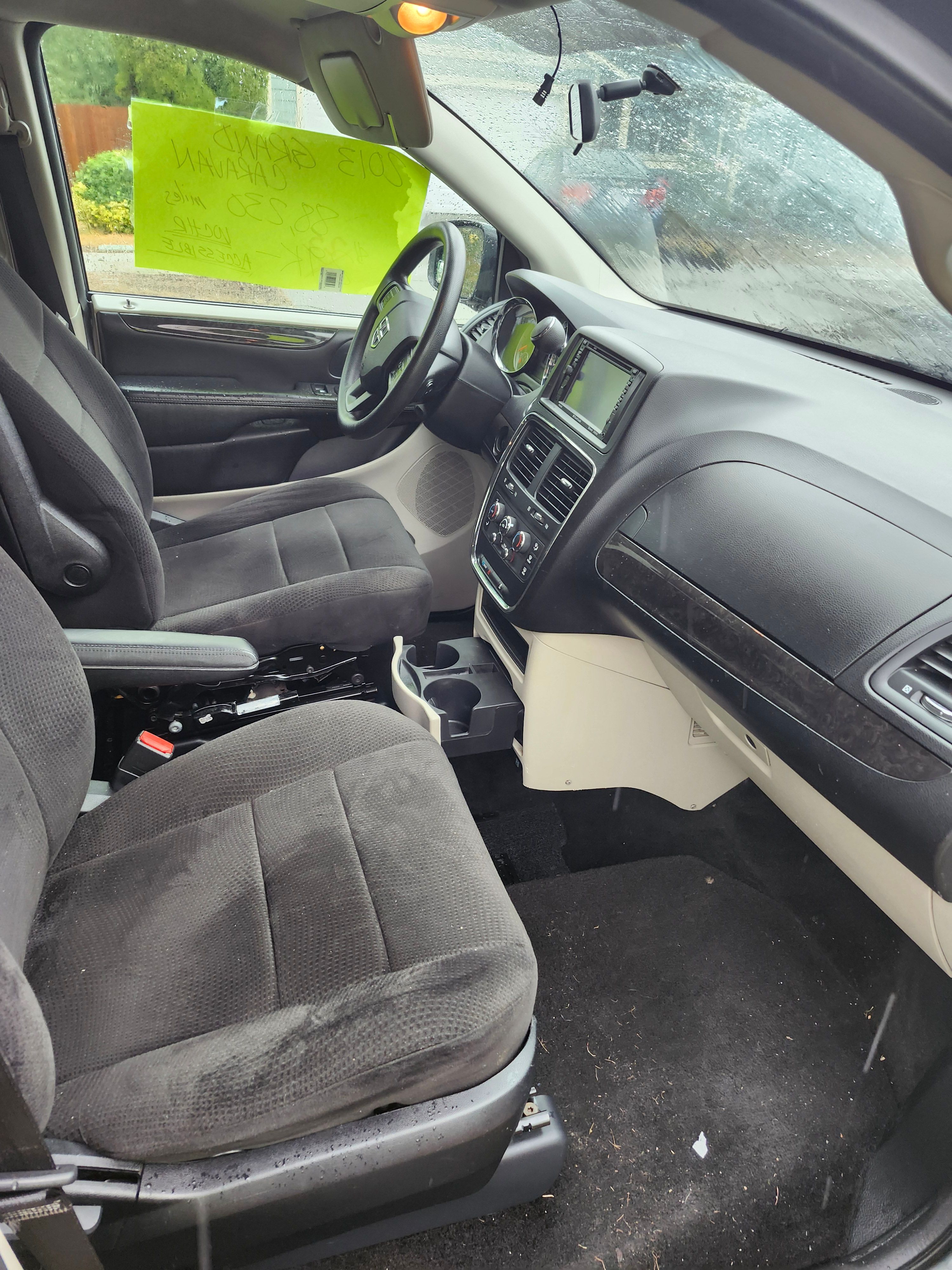 Used 2013 Dodge Grand Caravan SXT FWD image 4