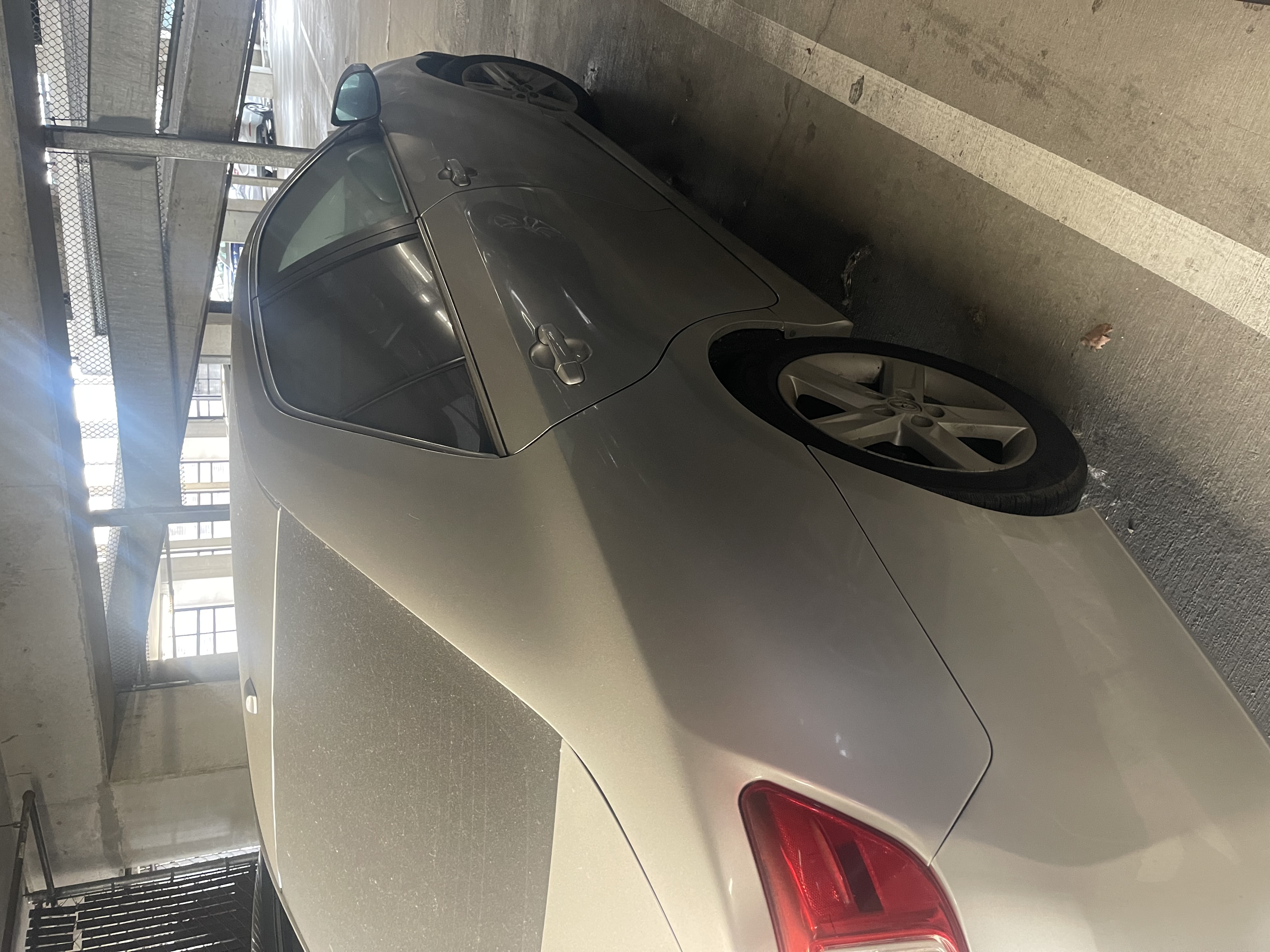 Used 2014 Toyota Camry SE w/ Moonroof Package FWD image 13
