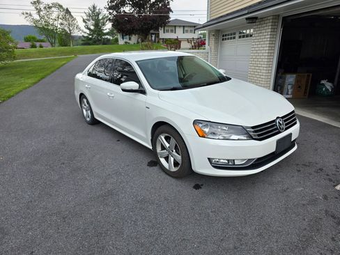 Used 2015 Volkswagen Passat 1.8T Limited Edition FWD image 2