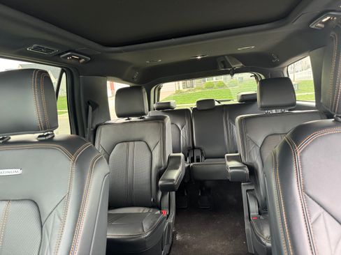Used 2024 Ford Expedition Platinum image 8