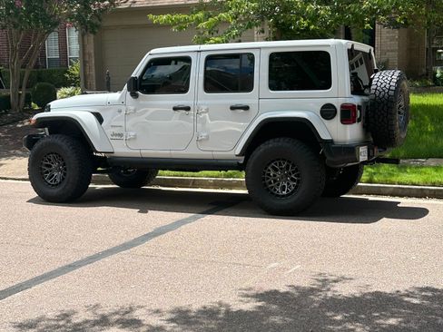 Used 2023 Jeep Wrangler Unlimited Sahara w/ LED Lighting Group image 8