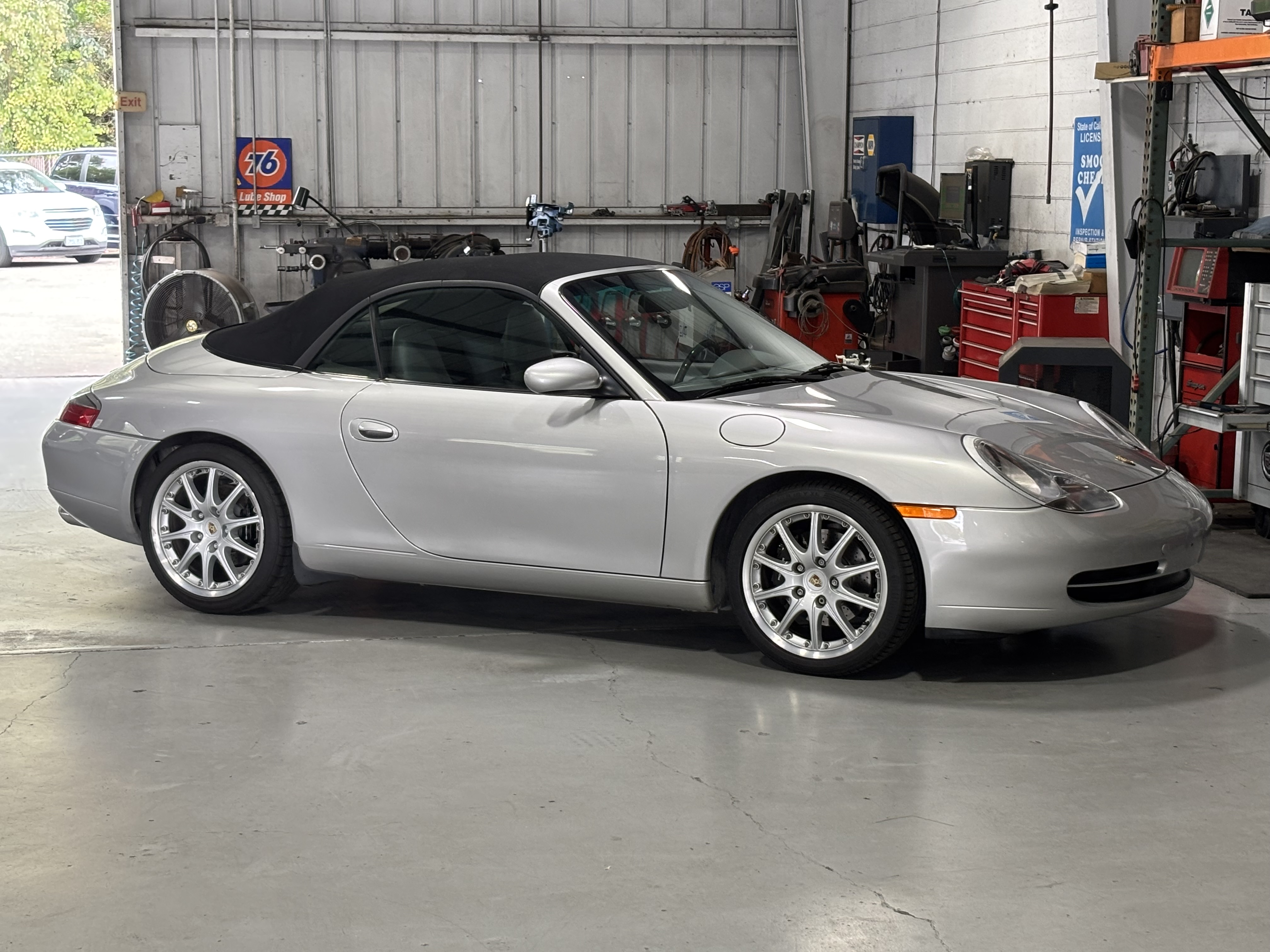 Used 2000 Porsche 911 Cabriolet image 4
