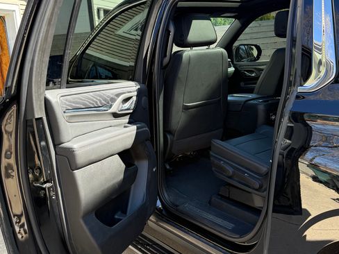 Used 2023 GMC Yukon XL Denali image 6