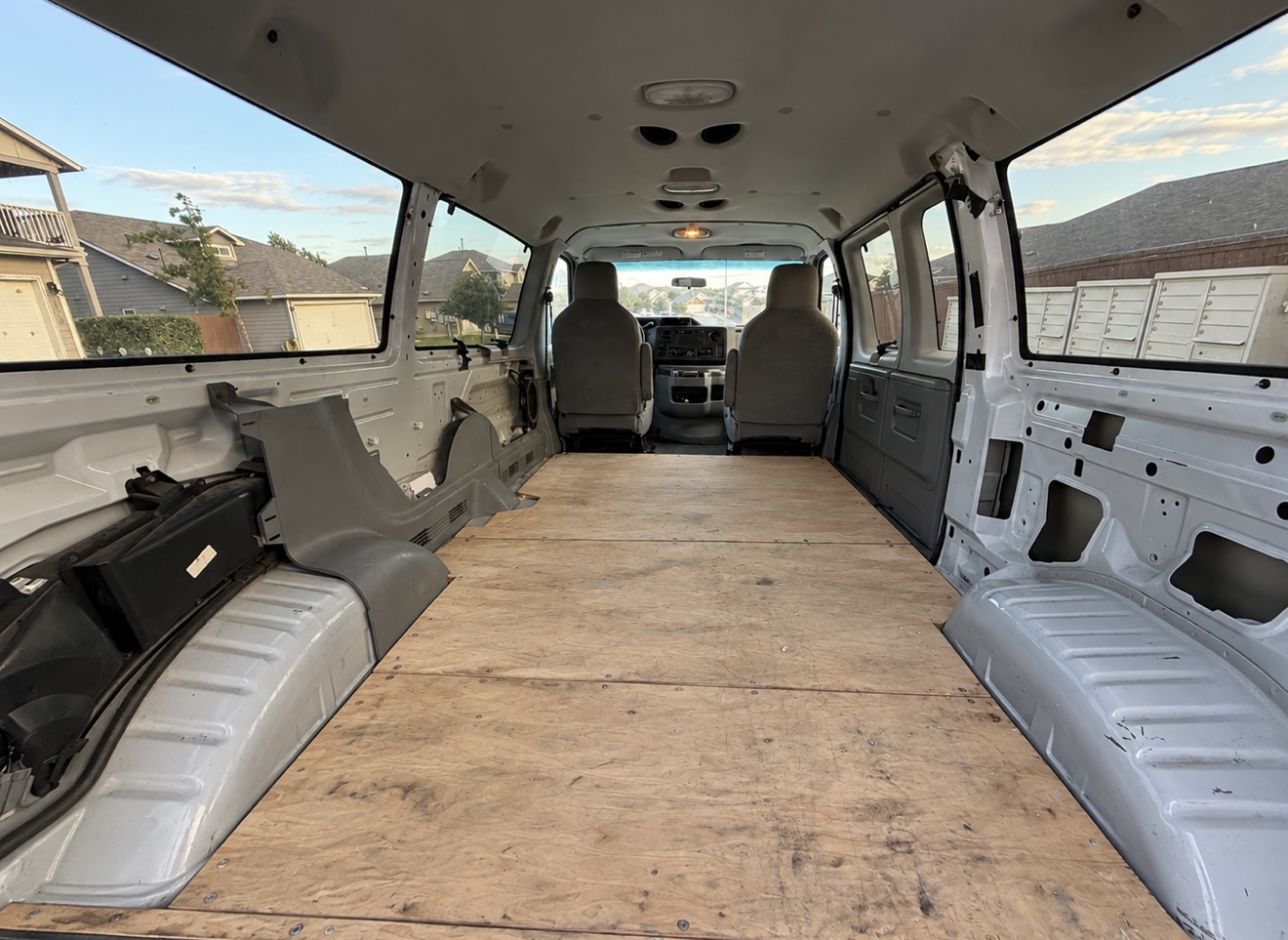 Used 2009 Ford E-150 and Econoline 150 Wagon RWD image 10