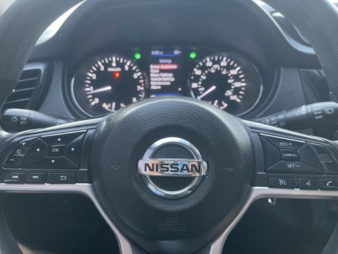 Used 2018 Nissan Rogue S image 9