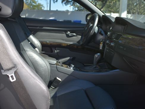 Used 2010 BMW 335i Convertible image 25