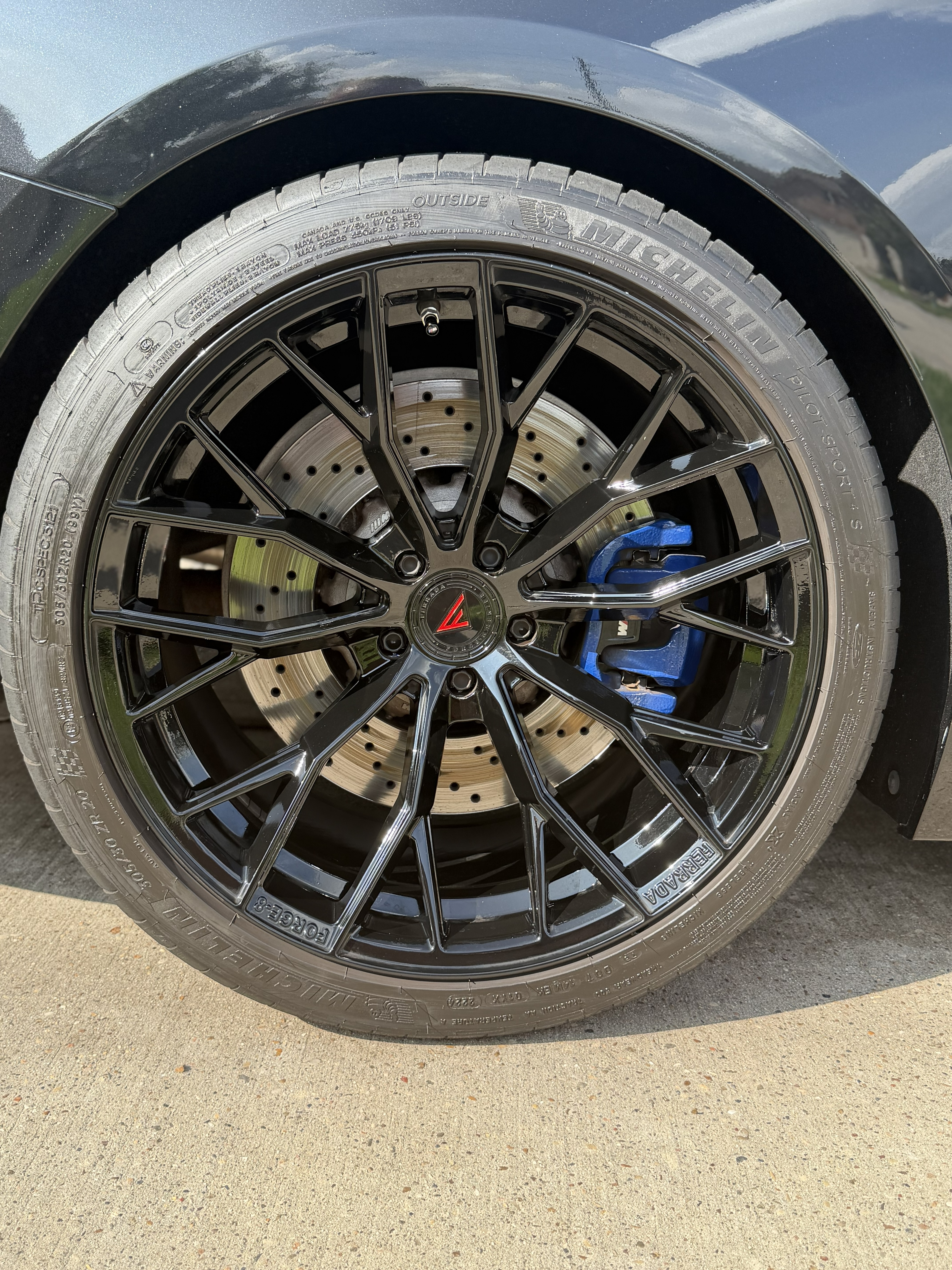 Used 2020 BMW M8 Competition w/ M Carbon Exterior Package AWD/4WD image 20