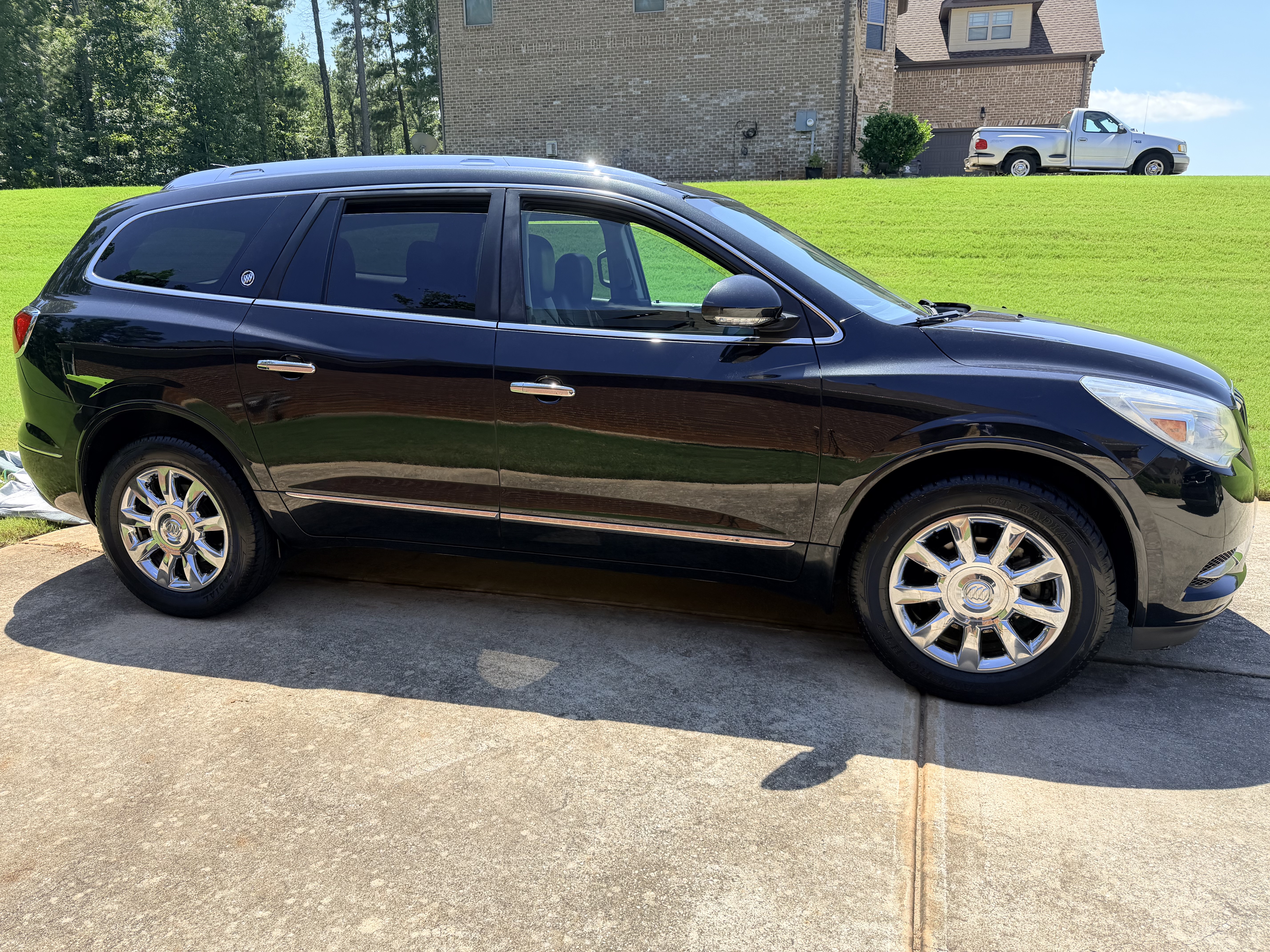 Used 2014 Buick Enclave Leather FWD image 1