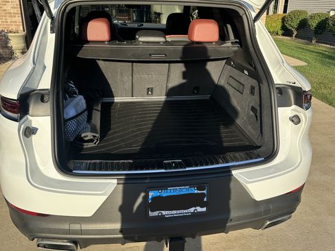 Used 2024 Porsche Cayenne image 8