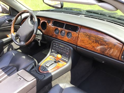 Used 1999 Jaguar XK8 Convertible RWD image 11