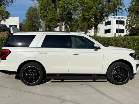 Used 2022 Ford Expedition Limited image 5