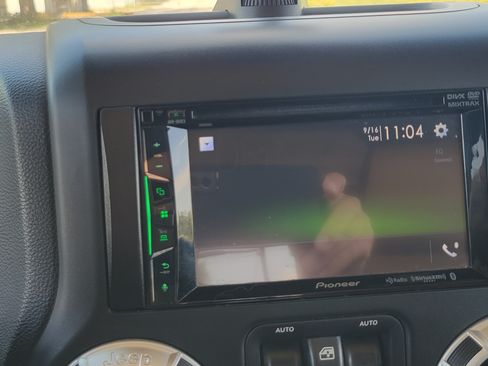 Used 2014 Jeep Wrangler Unlimited Rubicon w/ Max Tow Package image 13