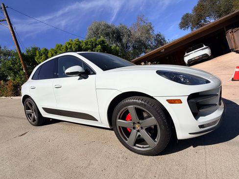Used 2015 Porsche Macan Turbo AWD/4WD image 17