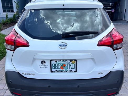 Used 2020 Nissan Kicks SV FWD image 4