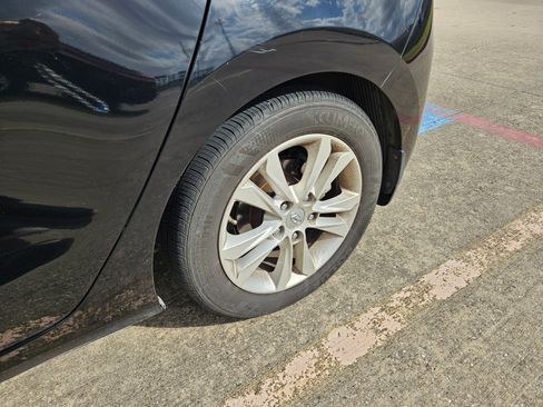 Used 2013 Hyundai Elantra GT image 18