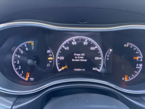 Used 2017 Jeep Grand Cherokee Laredo w/ Quick Order Package 2BE image 12