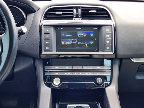 Used 2017 Jaguar F-PACE Prestige AWD/4WD image 10
