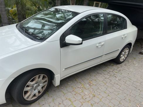 Used 2010 Nissan Sentra 2.0 S image 1