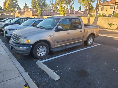 Used 2002 Ford F150 2WD SuperCrew image 2