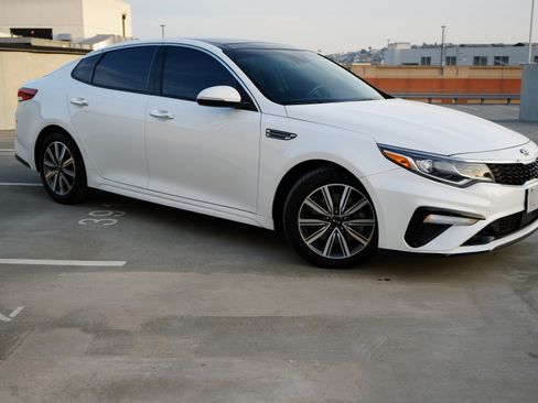 Used 2019 Kia Optima EX w/ EX Premium Package image 9