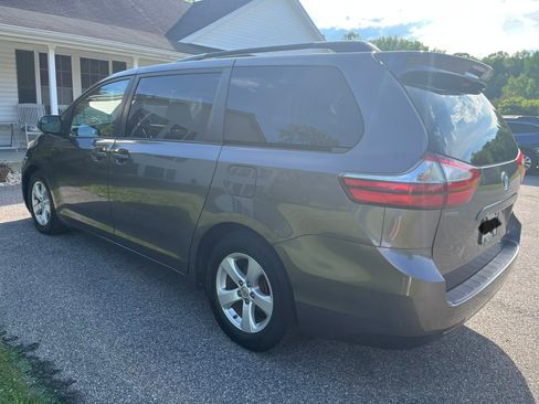 Used 2015 Toyota Sienna LE FWD image 11