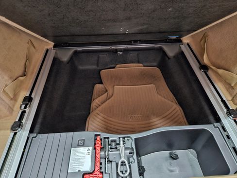 Used 2011 BMW X5 xDrive50i image 11