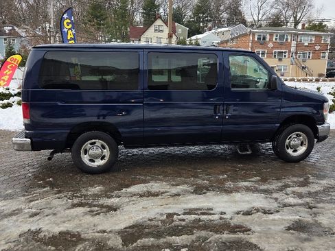 Used 2012 Ford E-150 and Econoline 150 Wagon w/ Interior Upgrade Pkg image 1