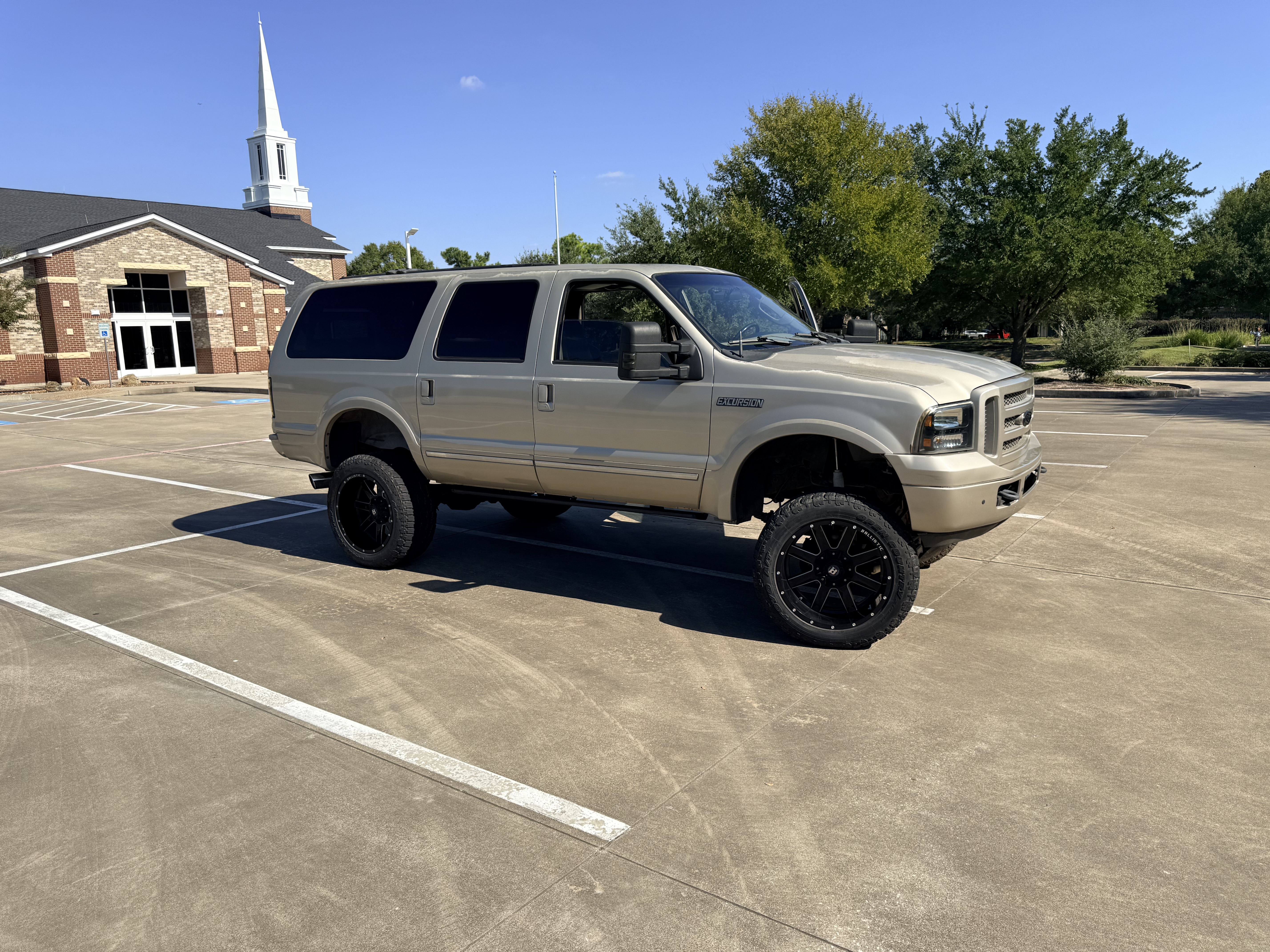Used 2005 Ford Excursion Limited AWD/4WD image 4