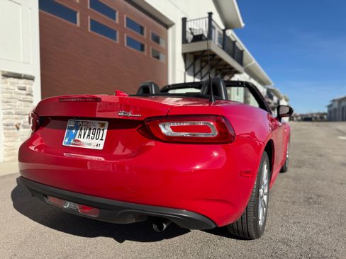 Used 2018 FIAT 124 Spider Classica w/ Technology & Siriusxm Group image 11