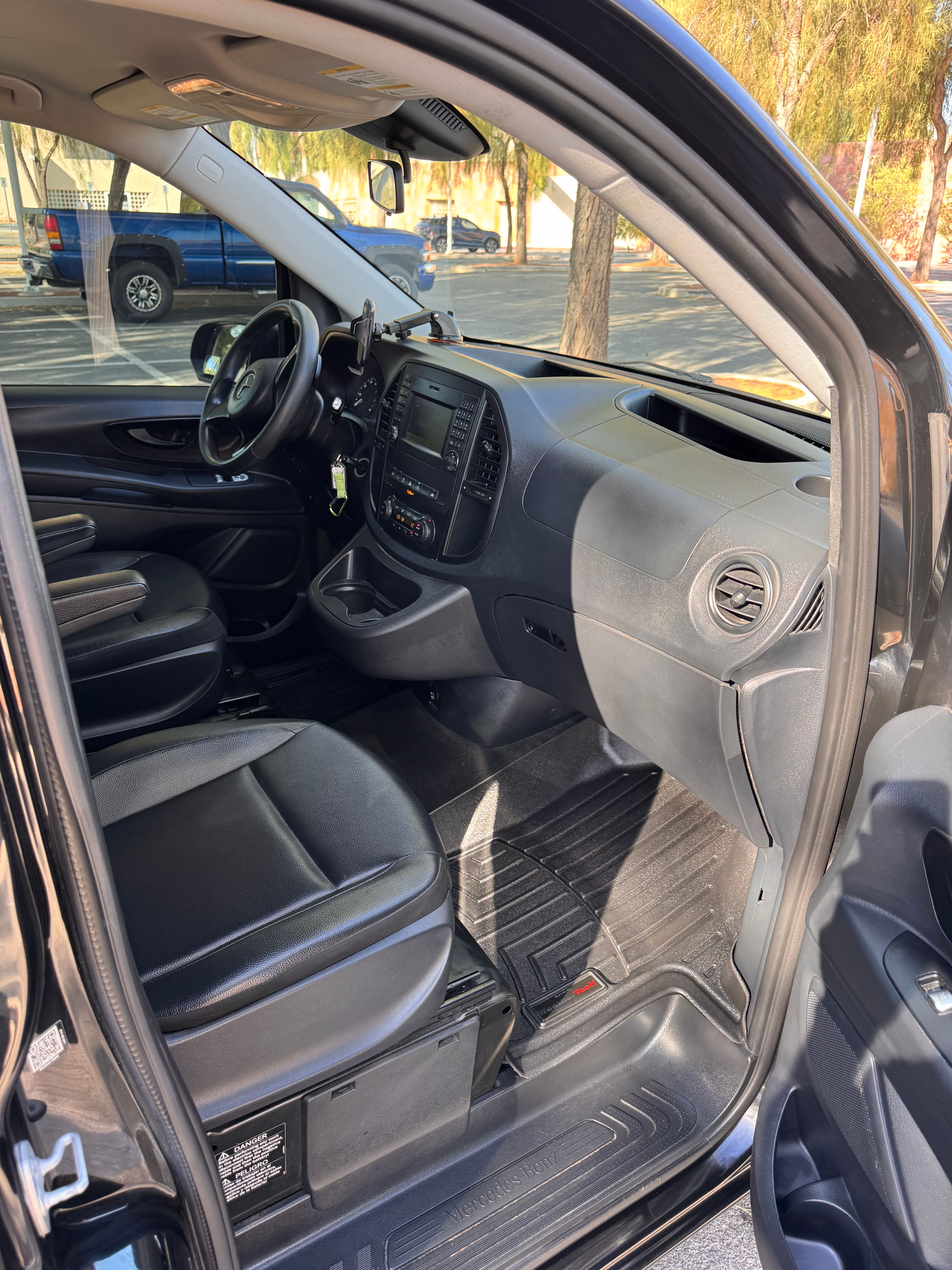 Used 2018 Mercedes-Benz Metris Passenger image 13