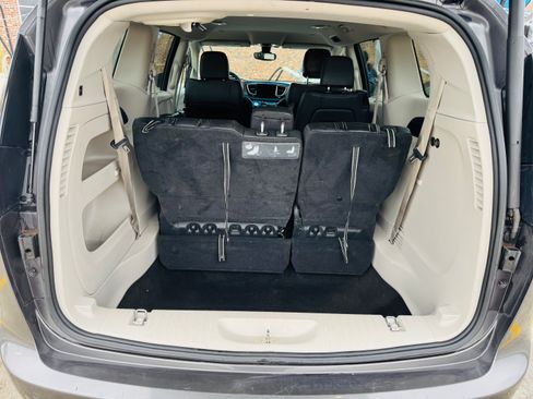 Used 2017 Chrysler Pacifica Touring-L image 13